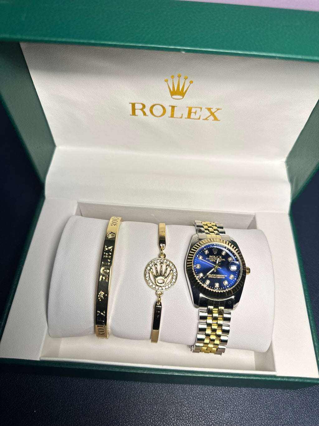 Aurum Elegance: Swiss Classic Watch Set