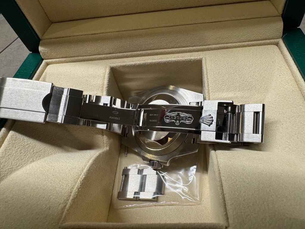 Rolex Submariner Black Dial - Oystersteel Edition