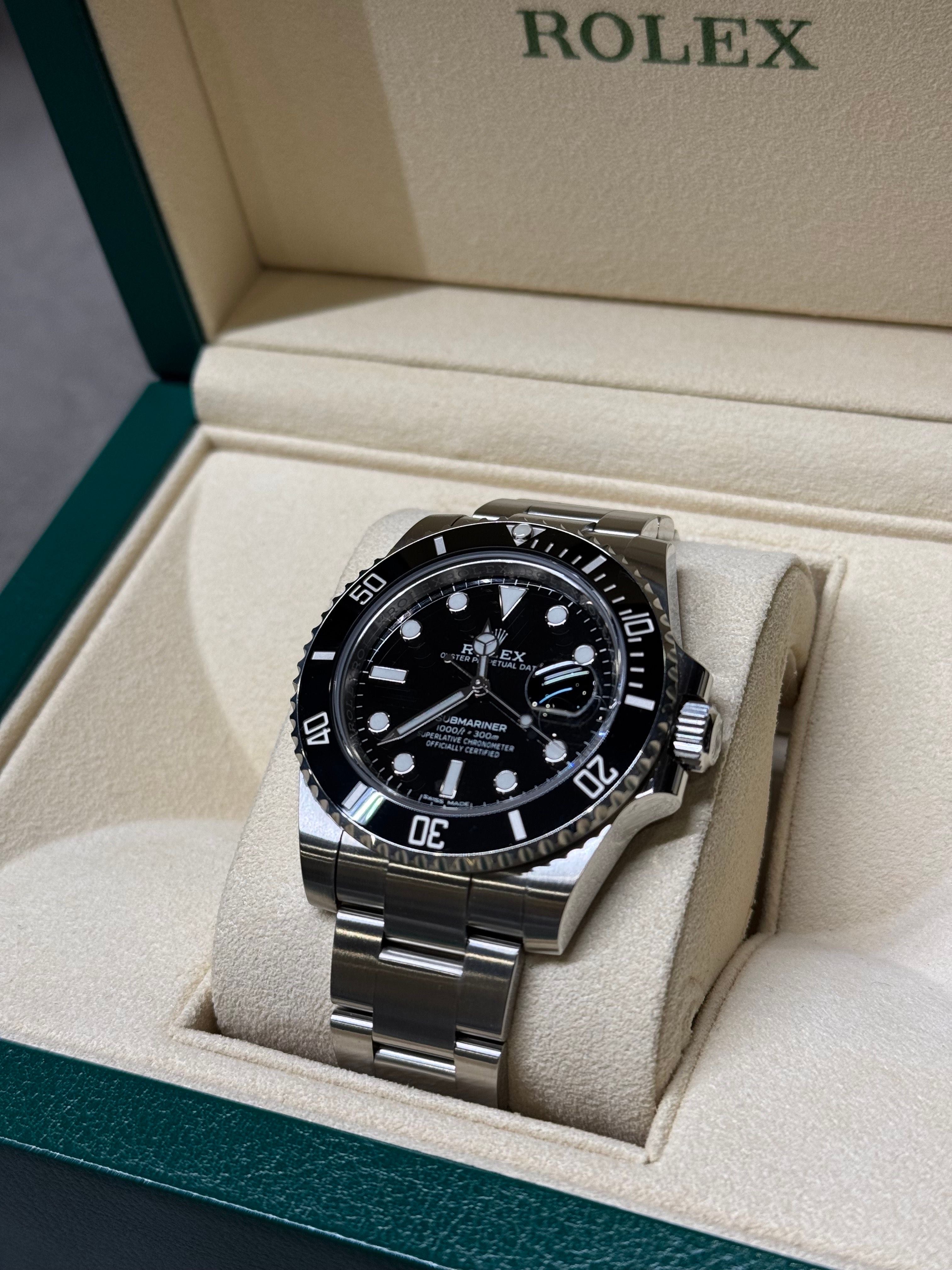 Rolex Submariner Black Dial - Oystersteel Edition