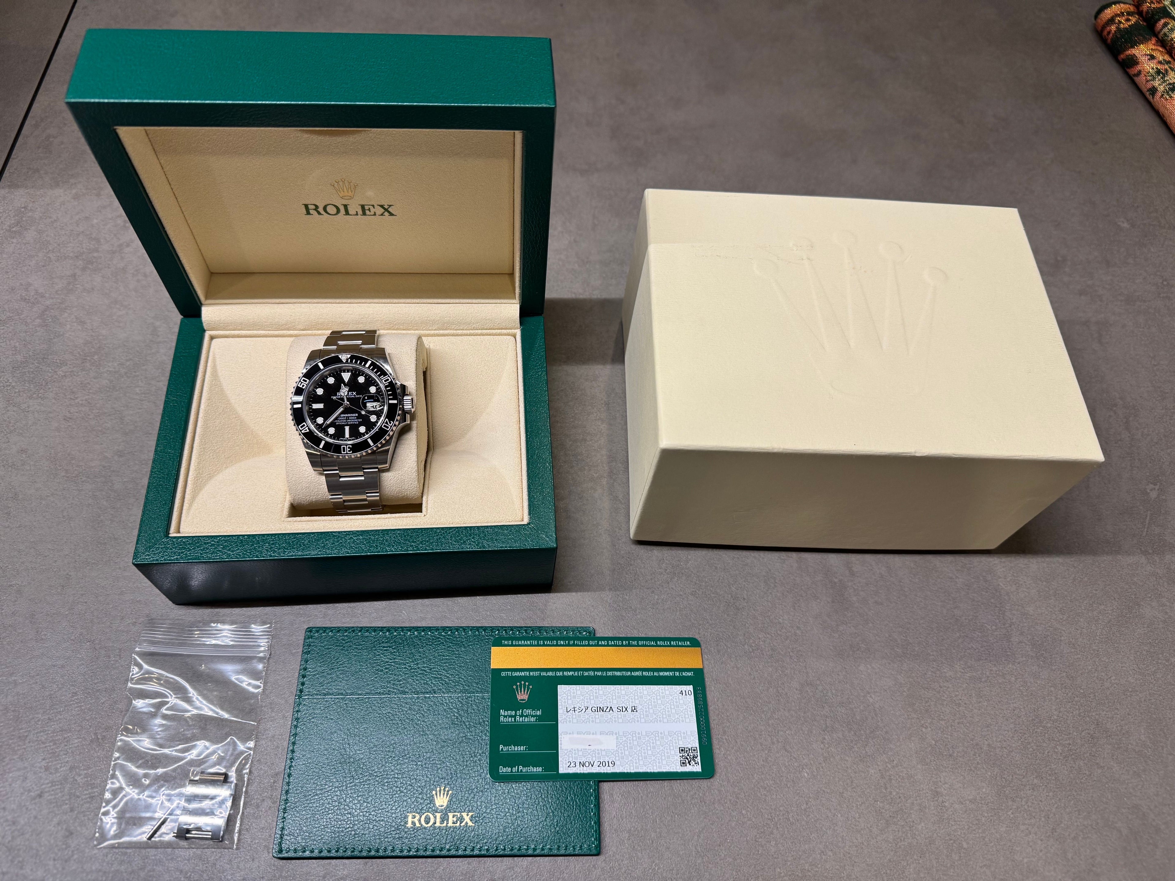 Rolex Submariner Date - Black Dial, Oystersteel, Full Set with Authenticity Materials