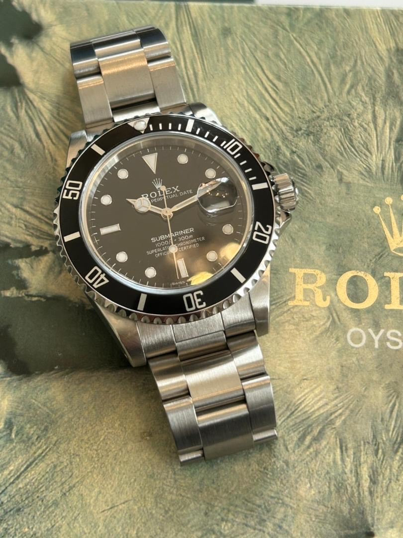 Rolex Submariner Date - Black Dial, Oystersteel, Full Set with Authenticity Materials