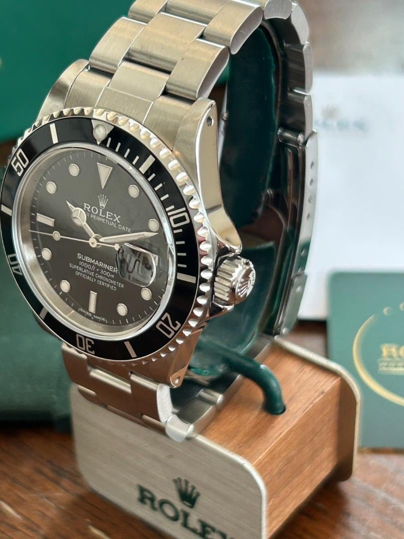 Rolex Submariner Date - Black Dial, Oystersteel, Full Set with Authenticity Materials