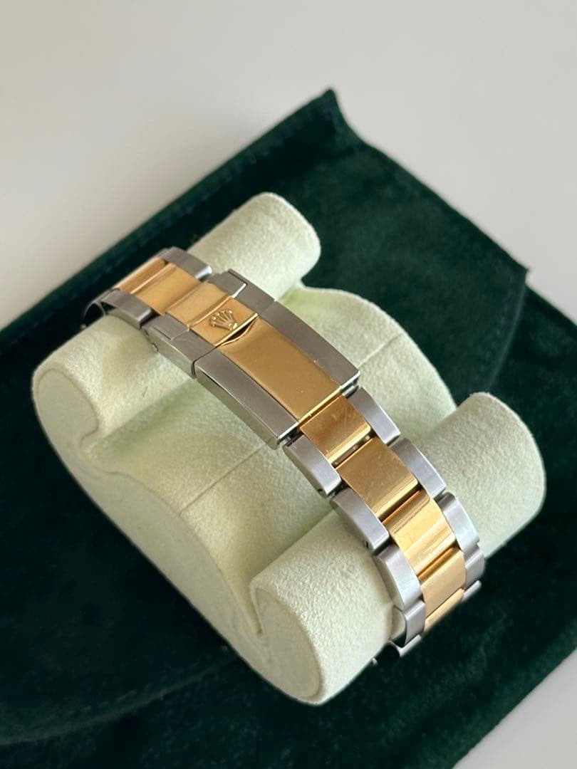 Daytona Legacy: Chronograph in Silver & Gold