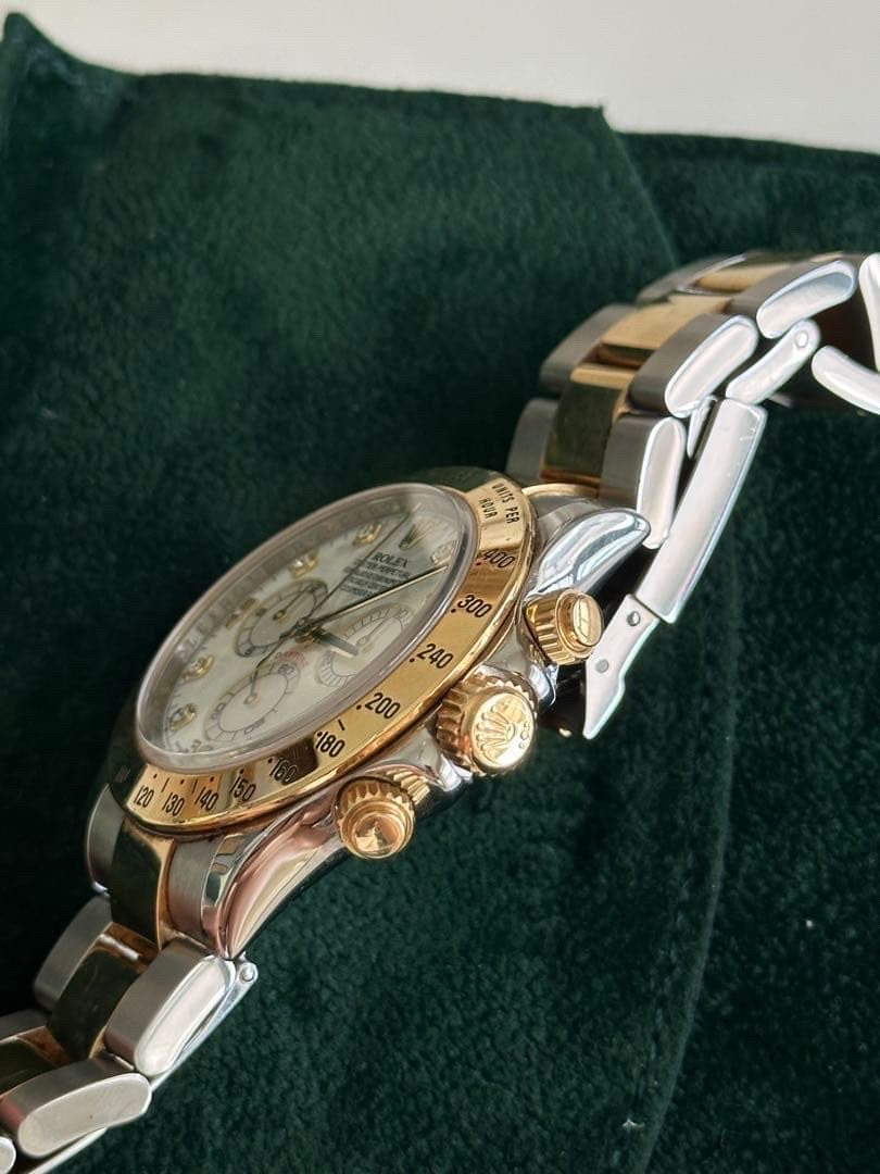 Daytona Legacy: Chronograph in Silver & Gold